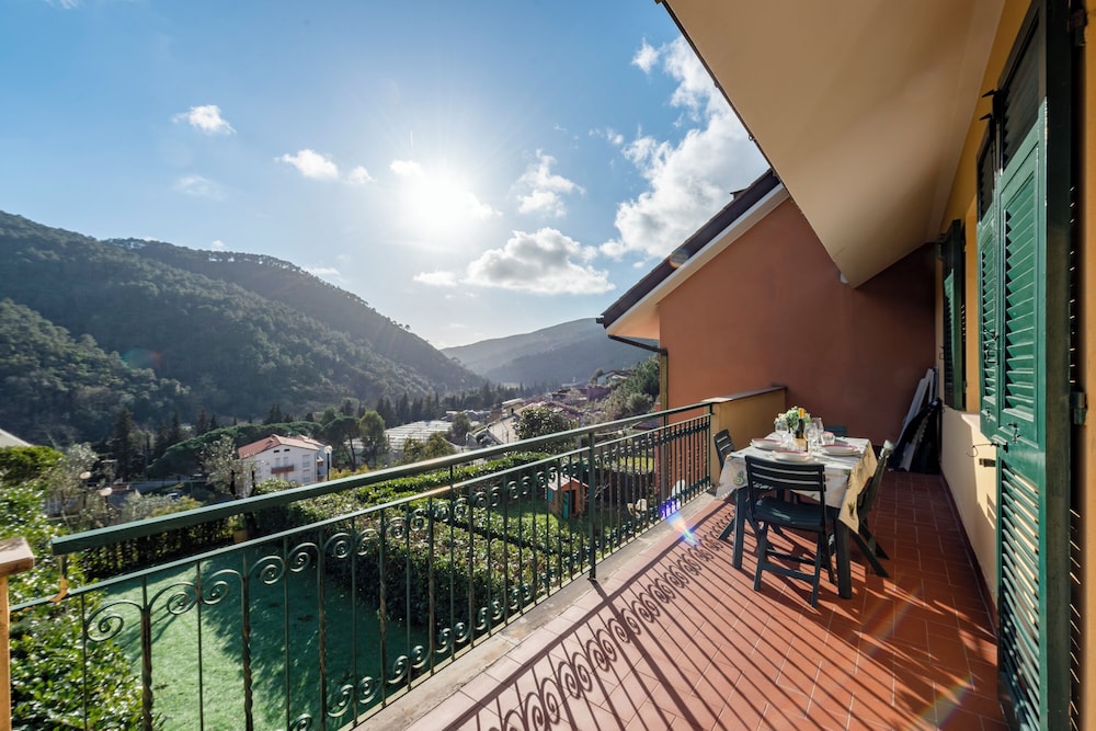 Peaceful Apartment In Deiva Marina — 4-Star Luxury Hotel in Deiva Marina, Italy