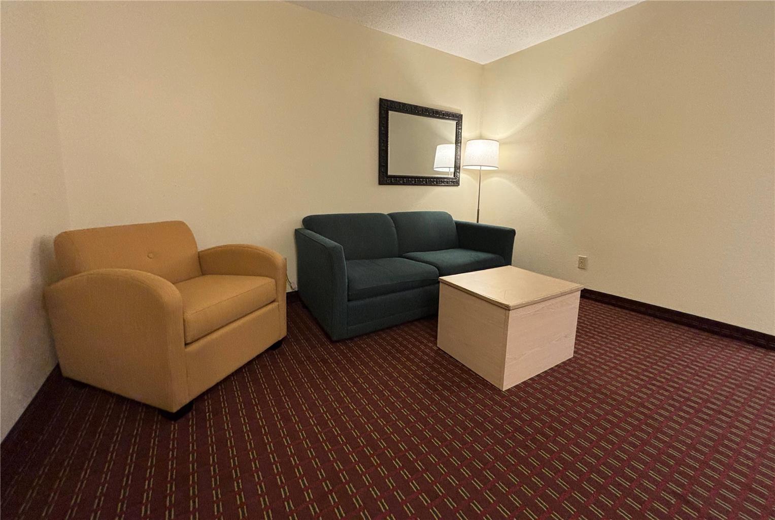 Super 8 by Wyndham Metropolis - photo 17