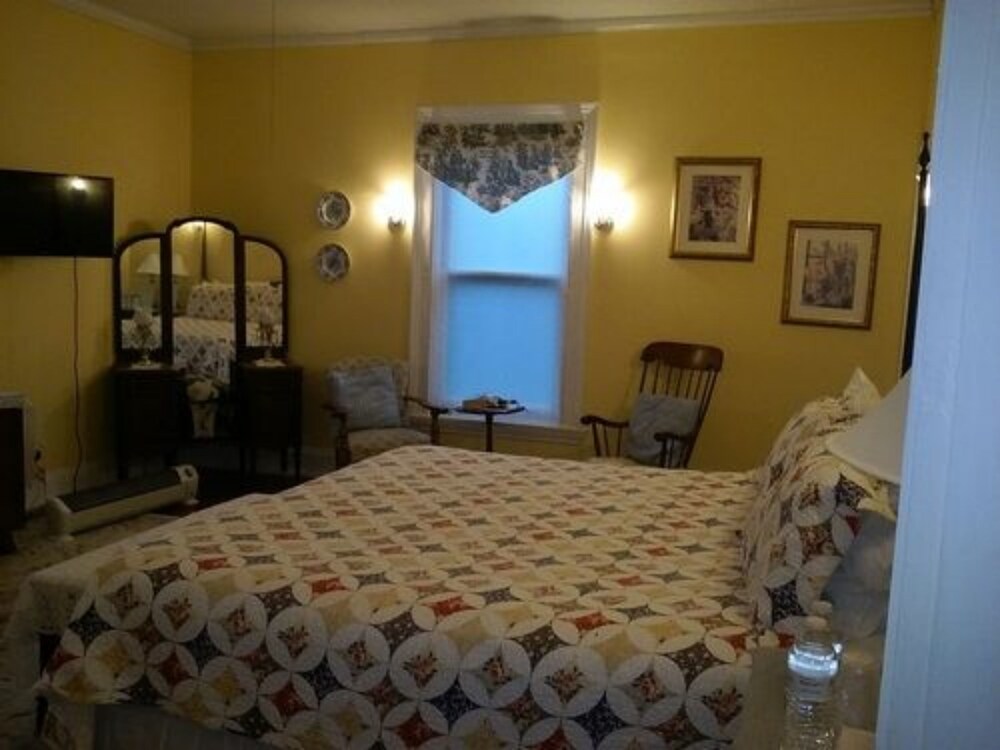 Six Acres Bed & Breakfast - photo 4