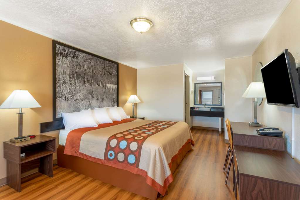 Super 8 by Wyndham Evanston - photo 17