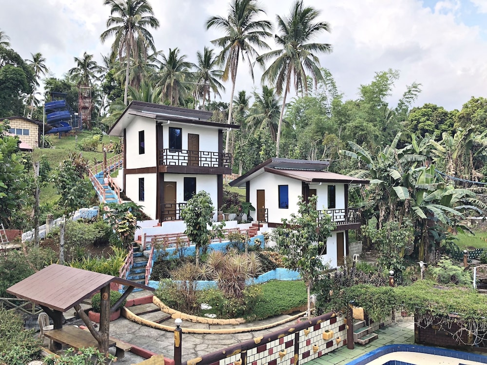 Mt. Maculot View Resort - carbon neutral hotel in Cuenca
