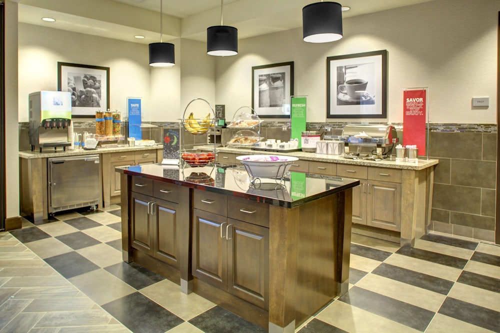 Hampton Inn & Suites Roanoke Downtown - photo 33