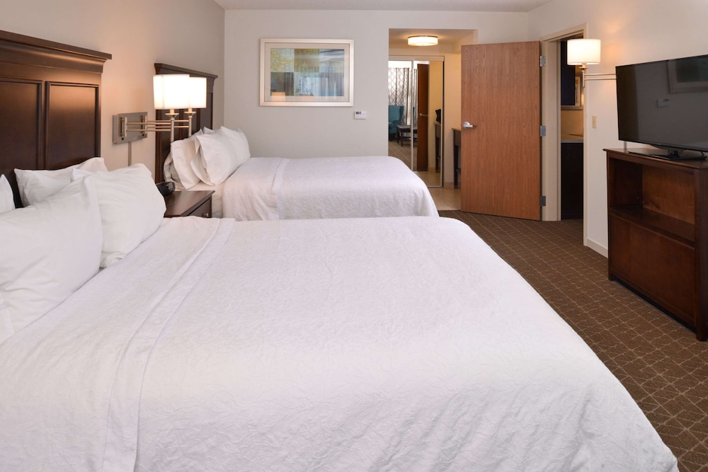 Hampton Inn & Suites Pueblo Southgate - photo 15