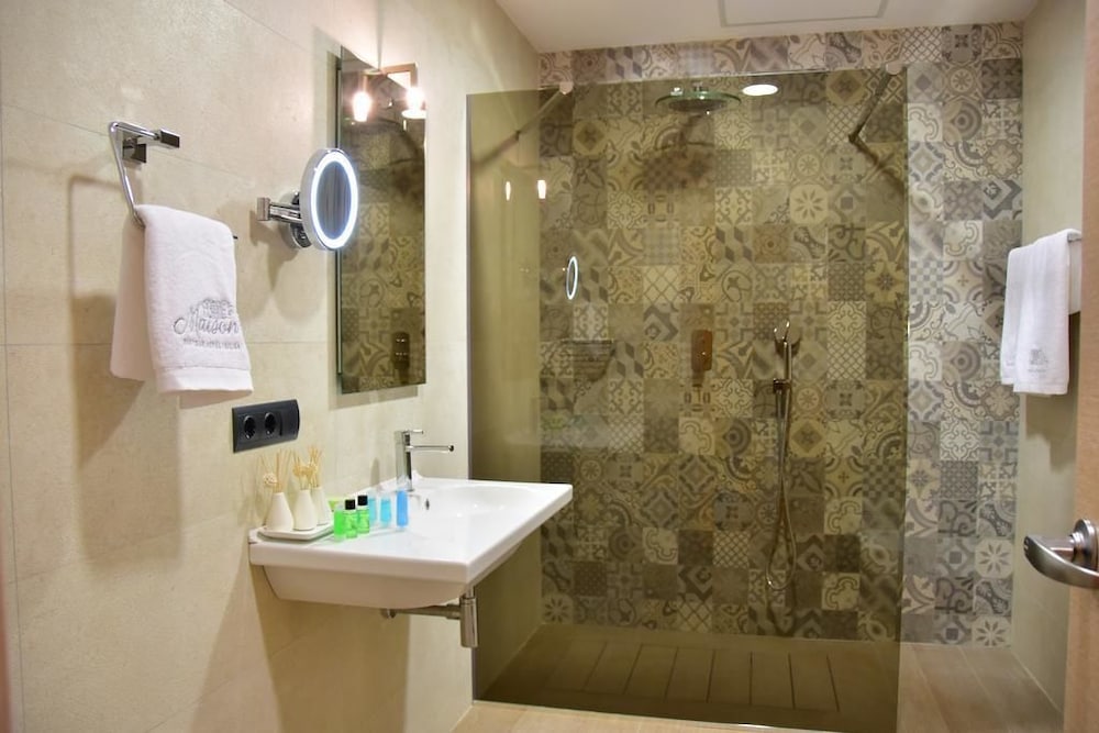 Bathroom amenities