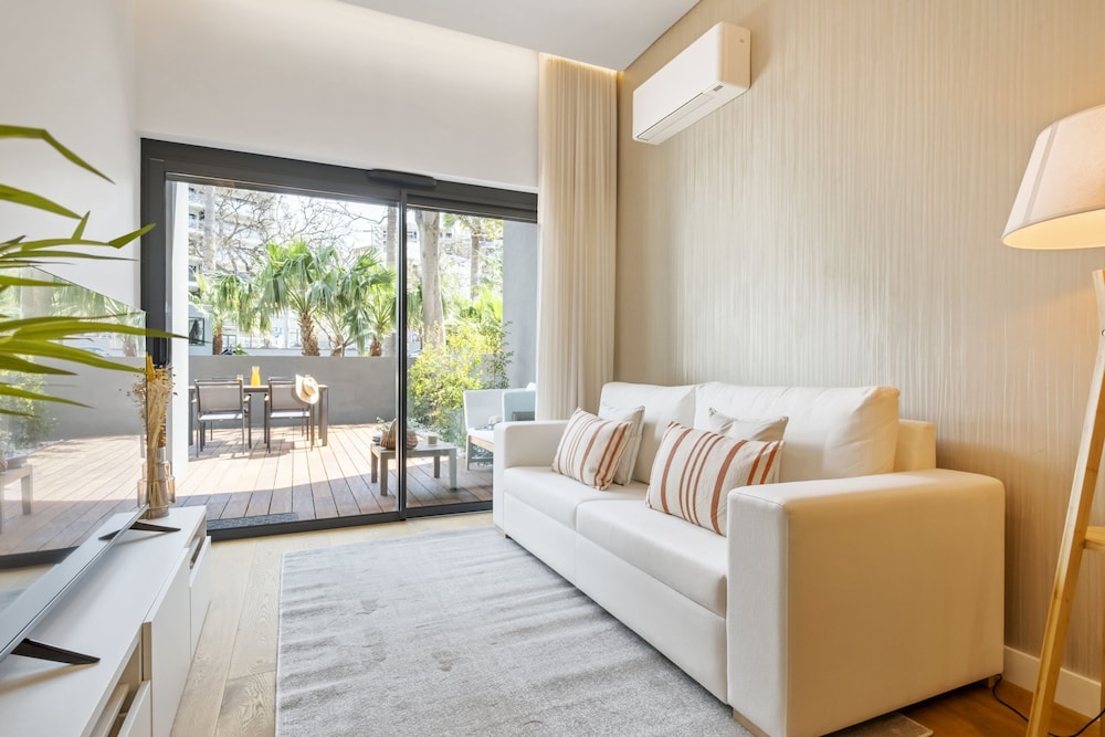 Funchal Acqua Blue 8E a Home in Madeira — 4-Star Luxury Hotel in Funchal, Portugal