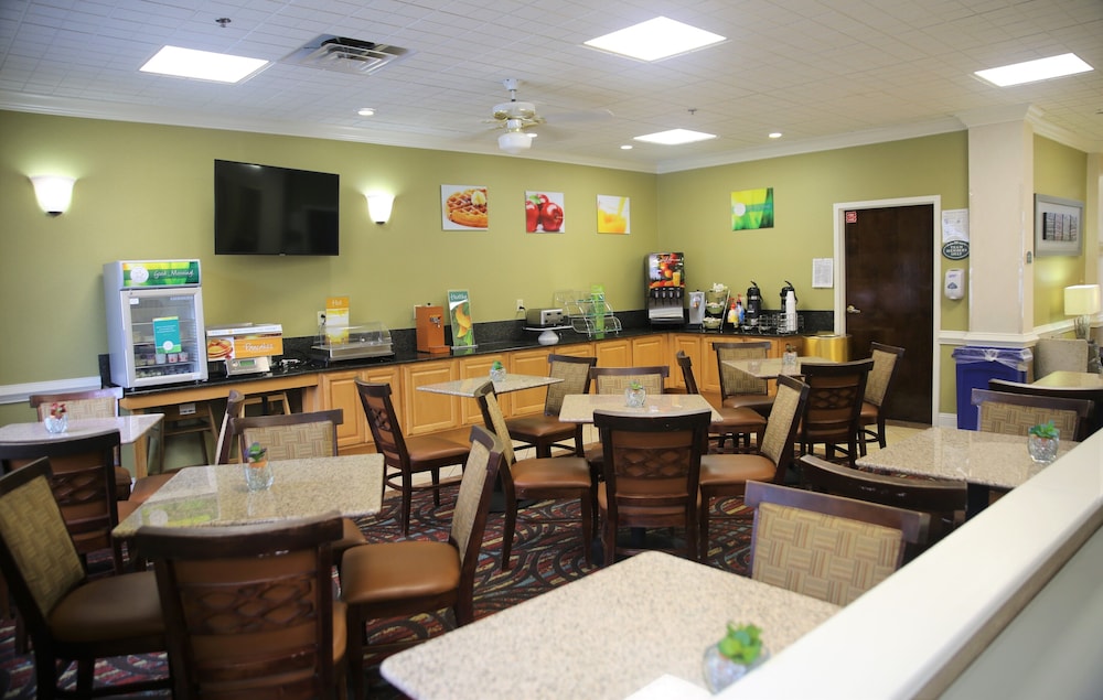 Quality Inn Fayetteville near Historic Downtown Square - photo 37