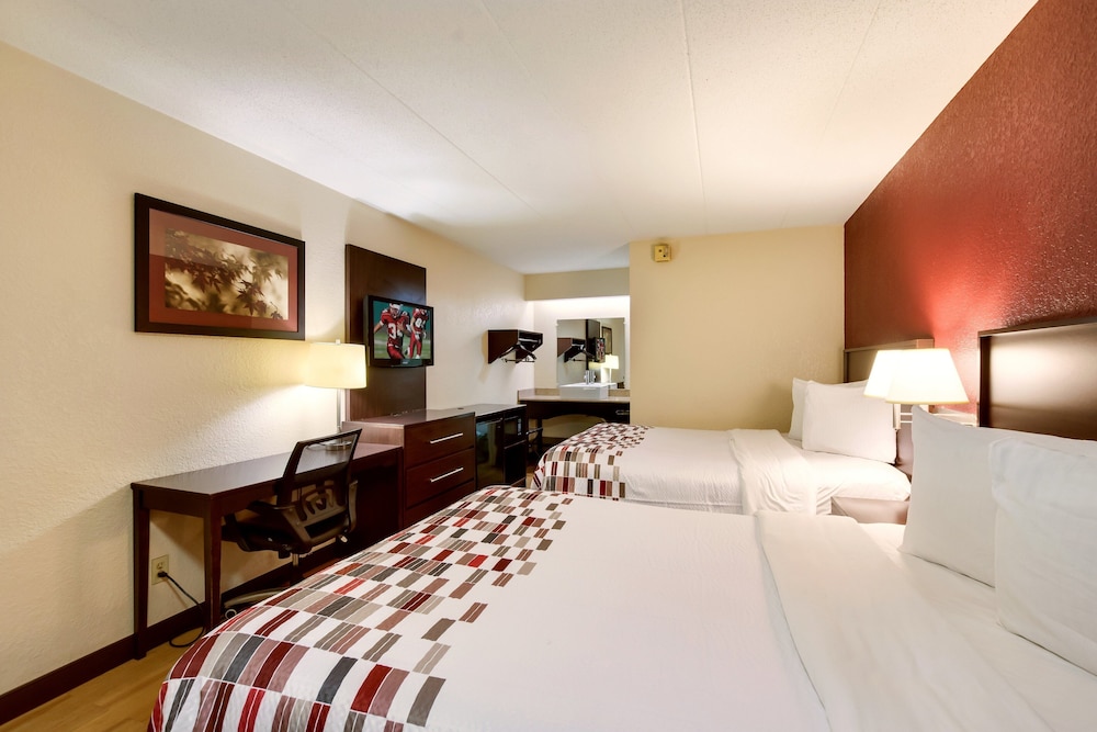Red Roof Inn Grand Rapids Airport - photo 12