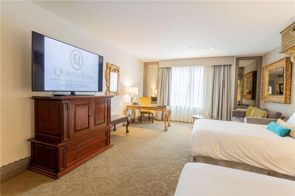 Grand Class Executive Tower double suite