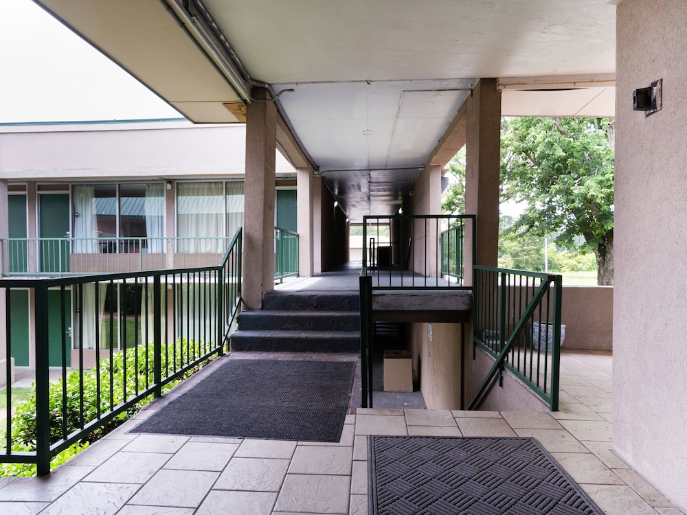 Travelodge by Wyndham Henderson - photo 33