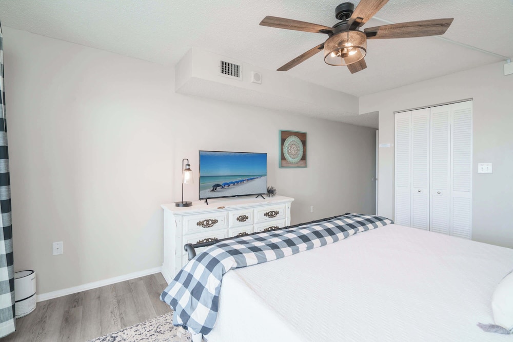 Bethys Beachy Beauty Regency Towers - photo 7