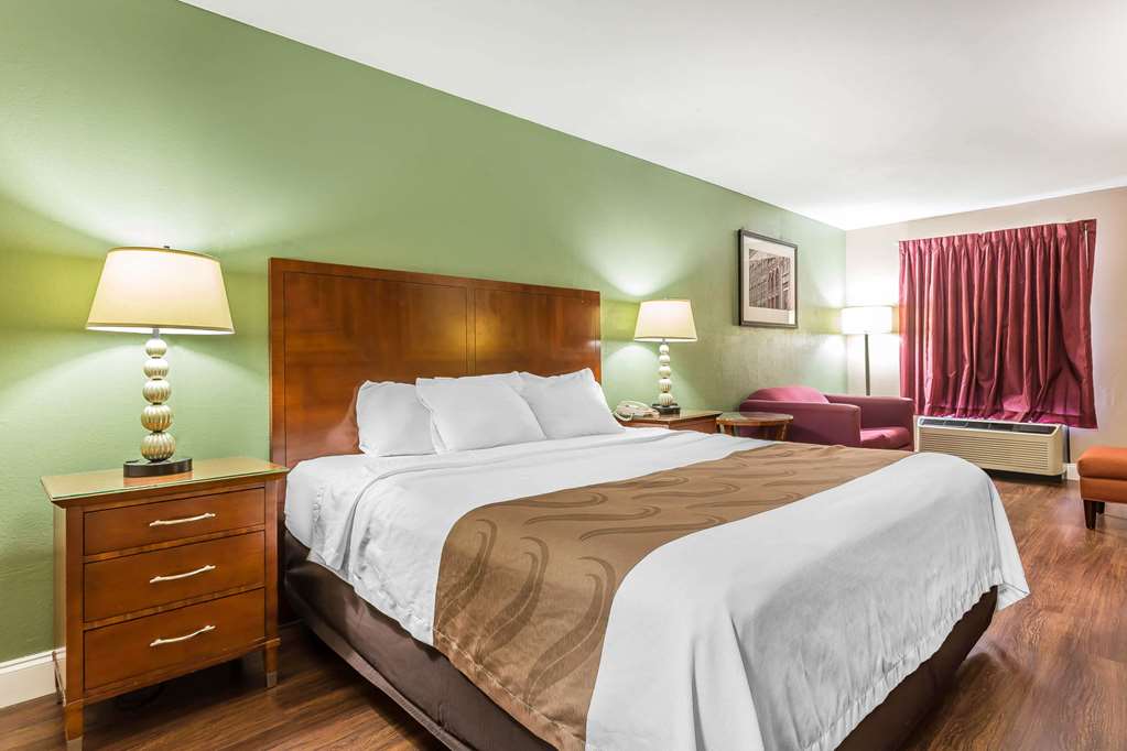 Quality Inn & Suites near Robins Air Force Base - photo 17