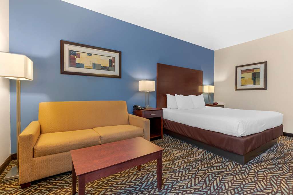 Best Western Plus Covered Bridge Inn - photo 4