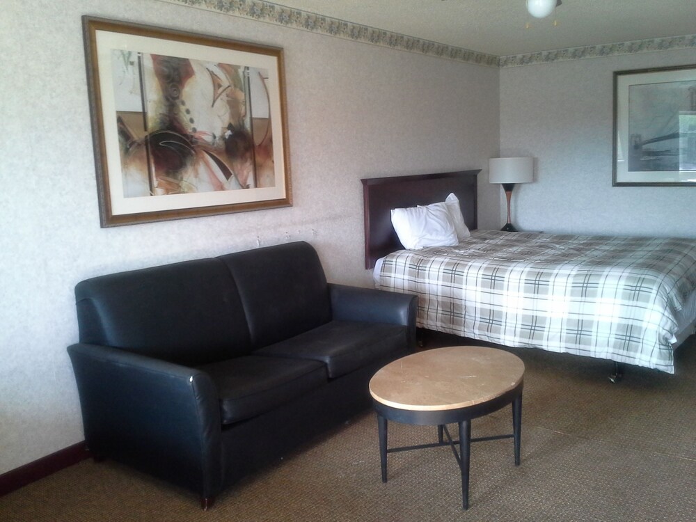 Richland Inn and Suites - photo 10