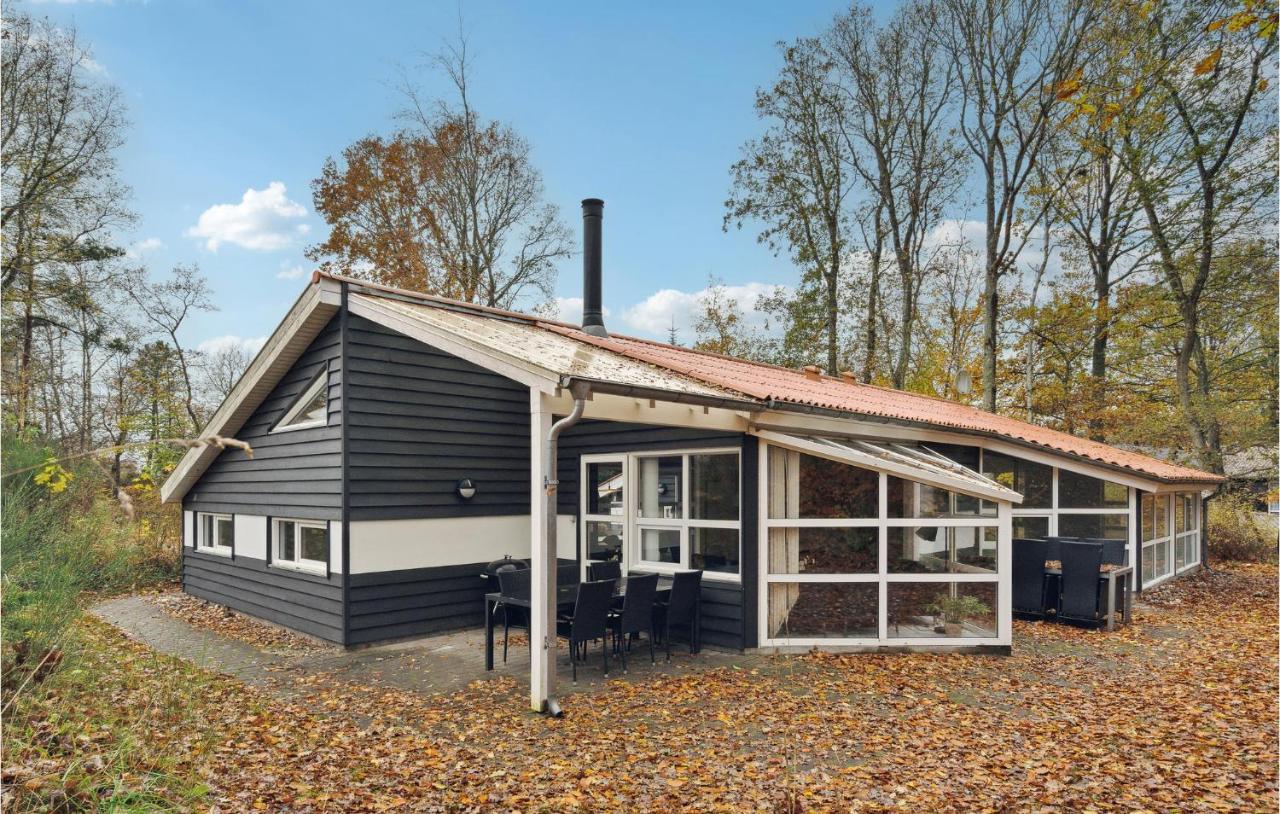 Beautiful Home In Glesborg With Wifi — 4-Star Luxury Hotel in None, Denmark