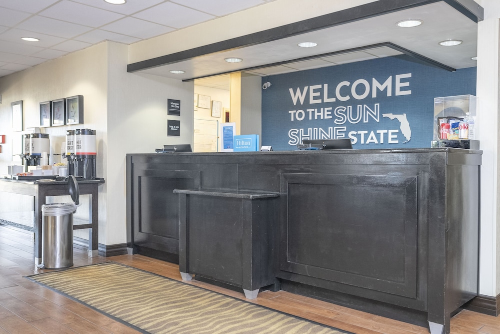 Hampton Inn Spring Hill - photo 4