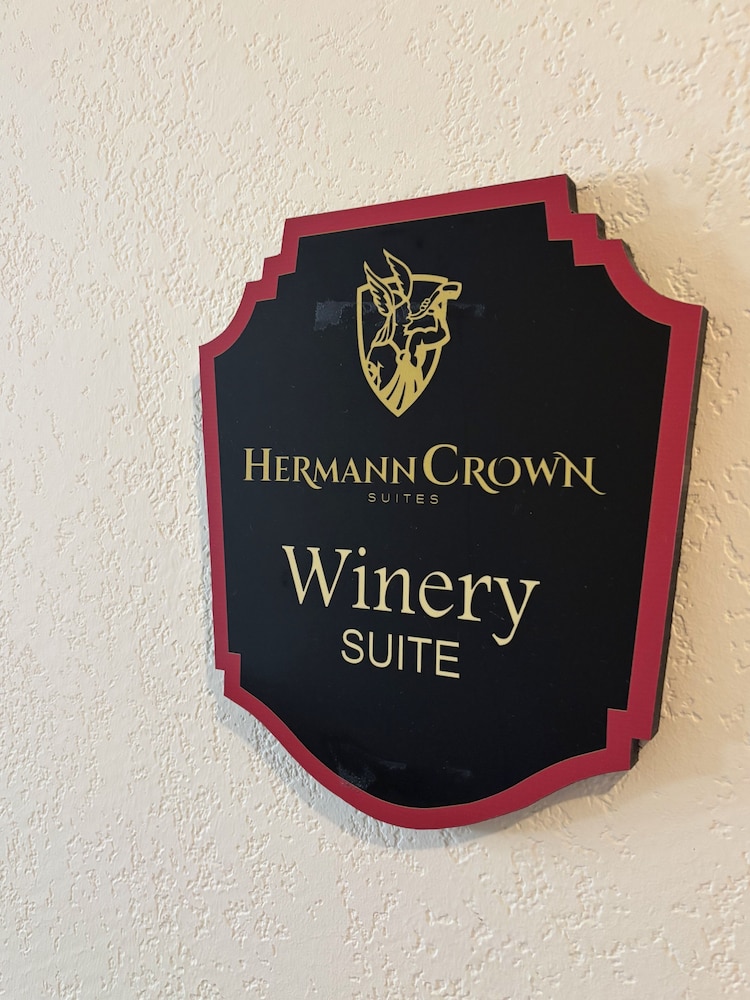 Hermann Crown Suites - photo 92