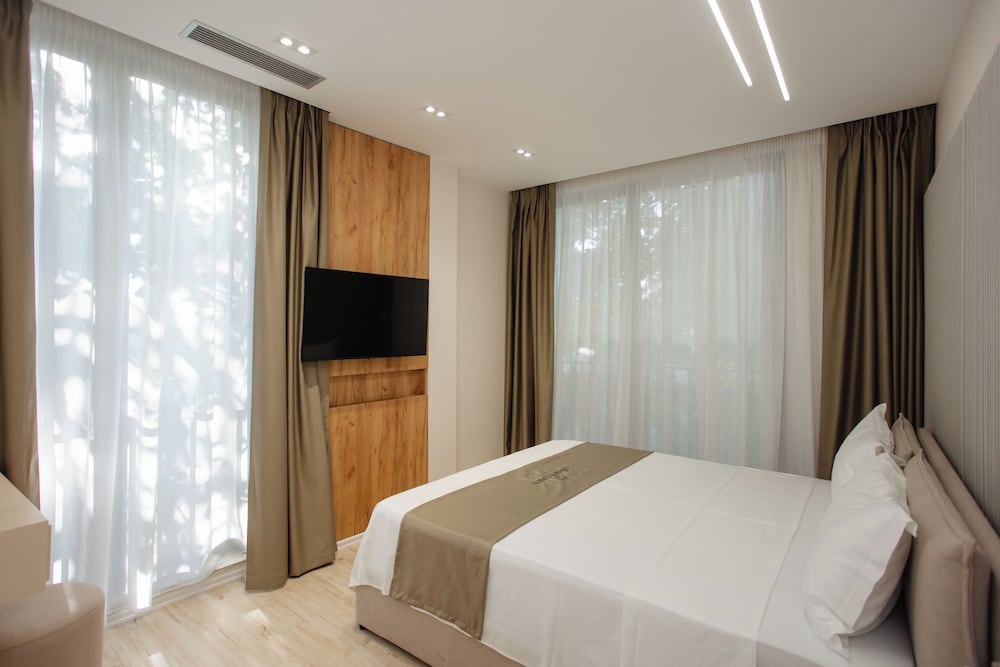 Downtown Hotel — Shkoder — photo 2