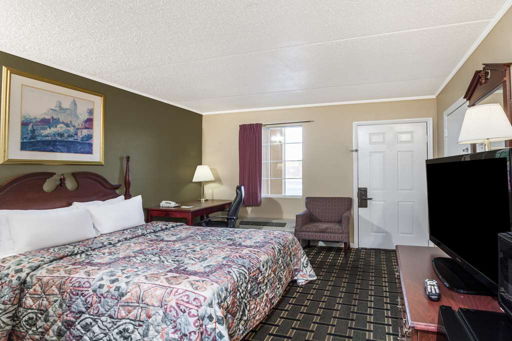 Days Inn by Wyndham Lenoir City - photo 11