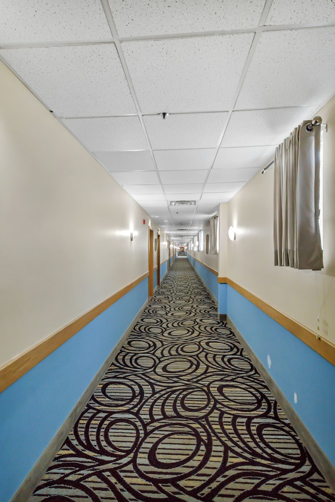 Waterbird Lakeside Inn - photo 22