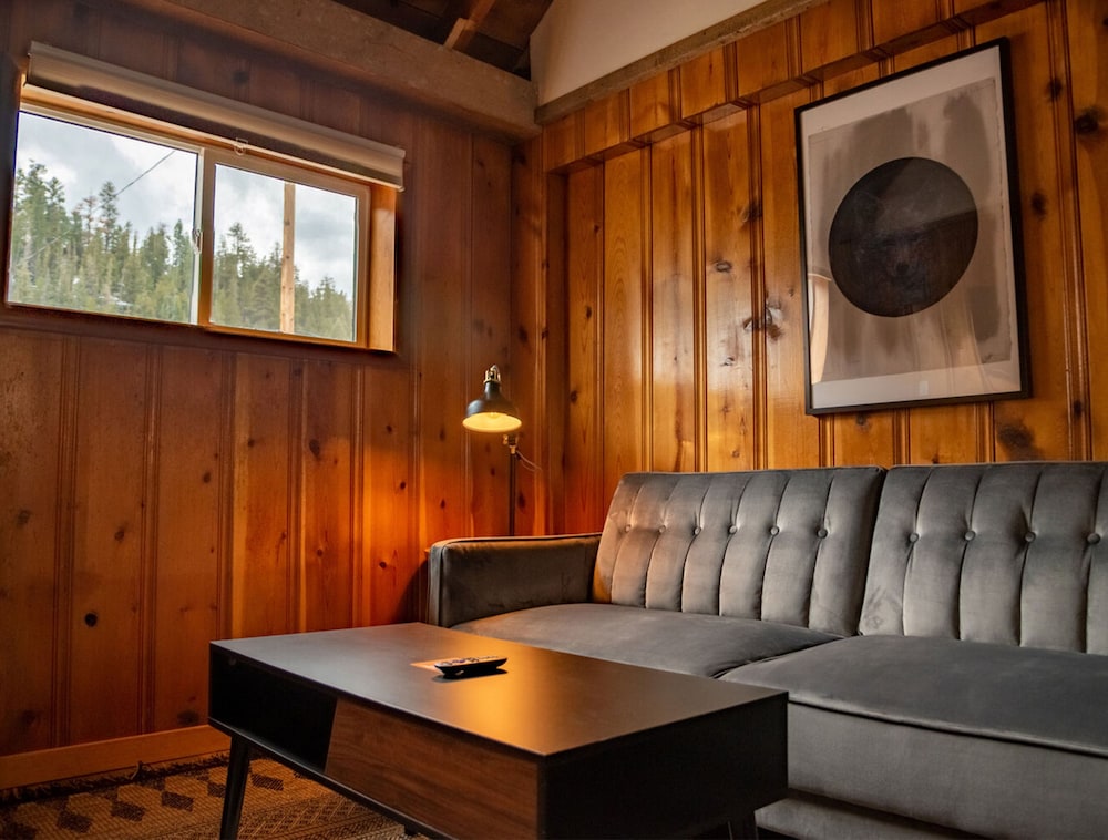 The Nightingale Motel - photo 17