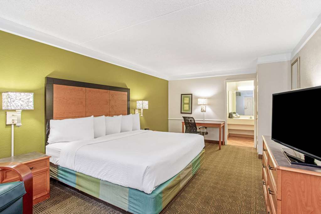 La Quinta Inn by Wyndham Orlando Airport West - photo 14