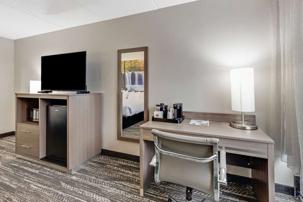 Clarion Pointe Near Erie Casino - photo 17