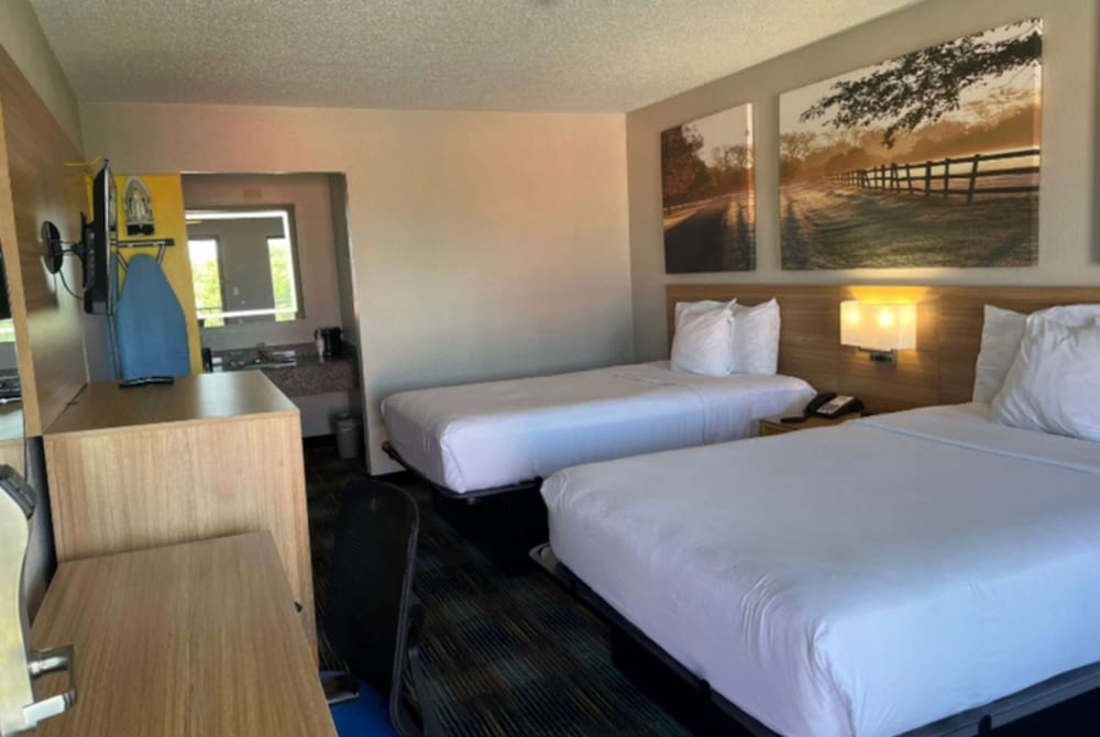 Days Inn & Suites by Wyndham Mobile - photo 14