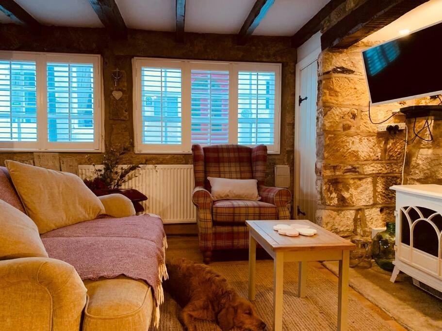 Cosy 400yr Old Cottage Flowergate Whitby Sleeps 6