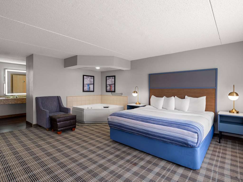 AmericInn by Wyndham Shakopee Near Canterbury Park - photo 35