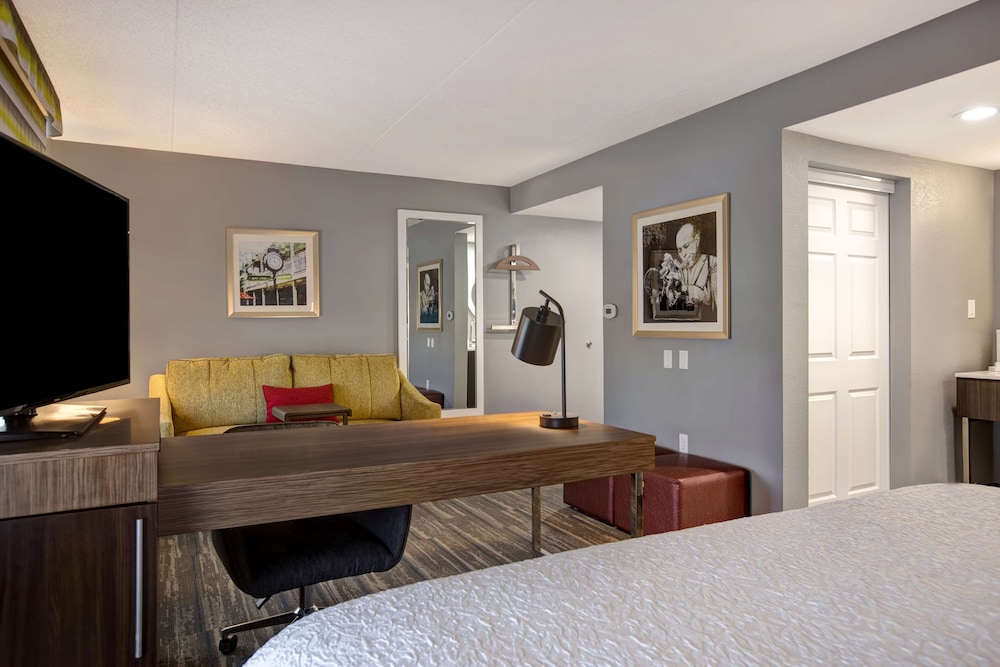 Hampton Inn Olive Branch - photo 8