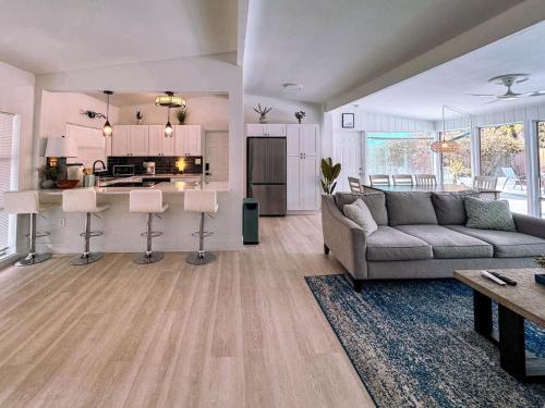 Exquisite Luxury Villa with Pool in Prime Location — 4-Star Luxury Hotel in Orlando, United States