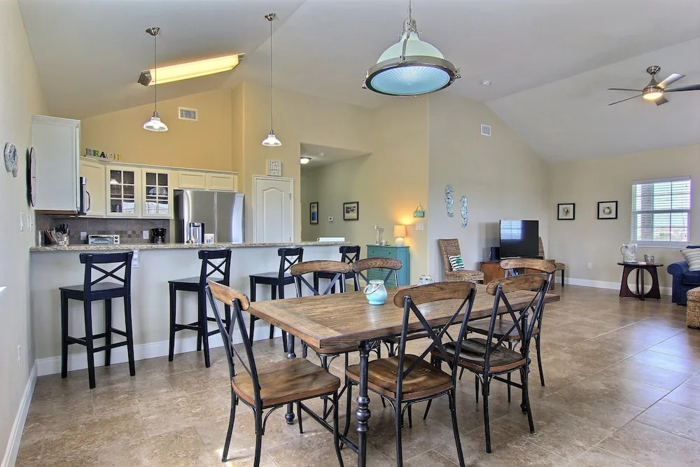 Shamrock by the Sea — 4-Star Luxury Hotel in Port Aransas, United States