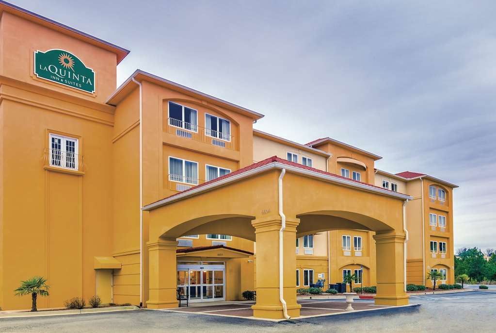 La Quinta Inn & Suites by Wyndham Atlanta Union City - photo 2