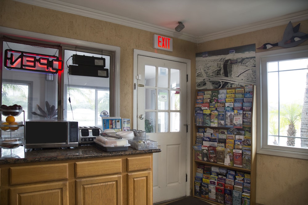 Harbor Inn & Suites - photo 18