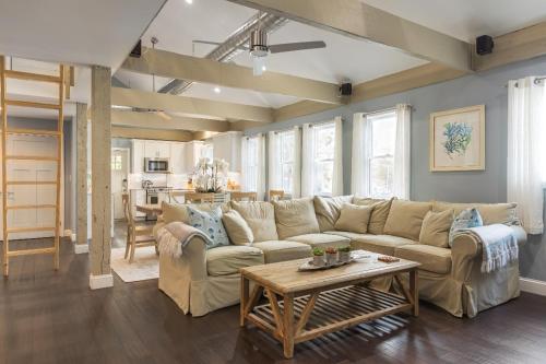 Luxury Marblehead Condo — 4-Star Luxury Hotel in Marblehead, United States