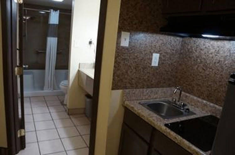 Surfside Inn Suites - photo 9