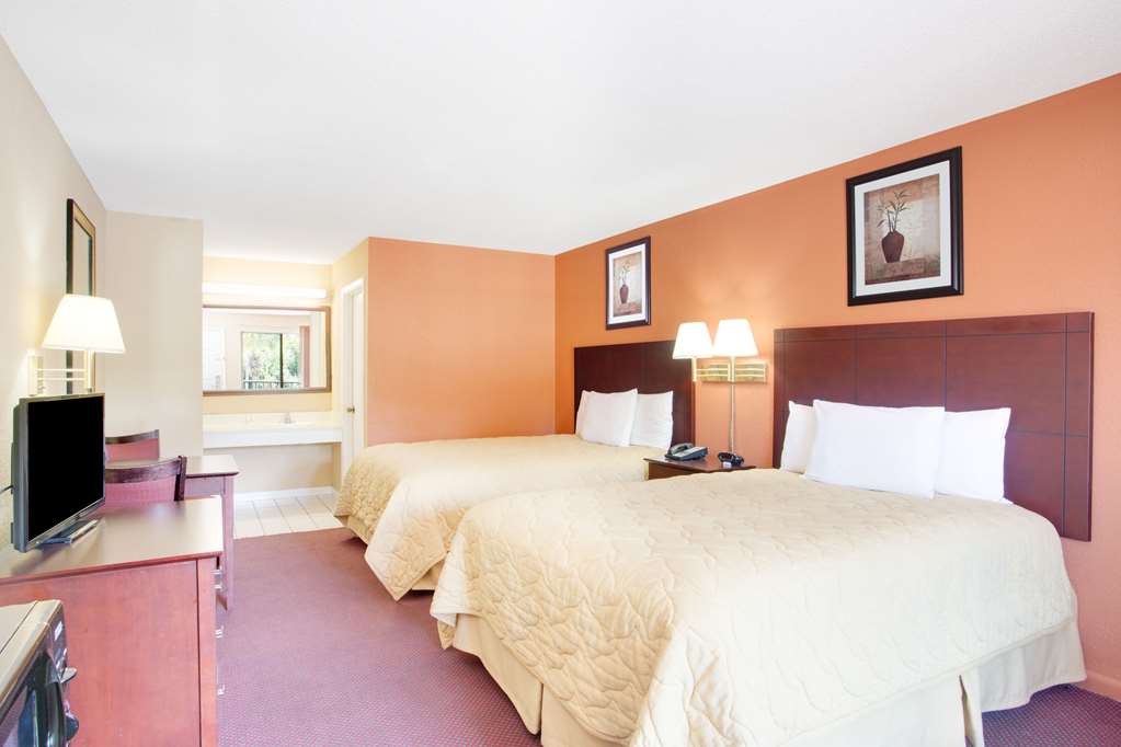 Super 8 by Wyndham Defuniak Springs - photo 14