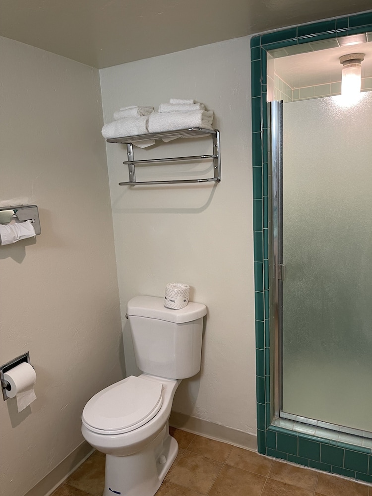 Crystal Motel - photo 17
