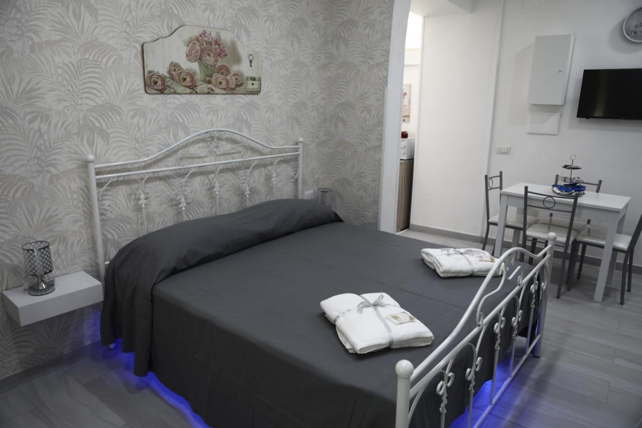 House Giulia — 4-Star Luxury Hotel in Naples, Italy