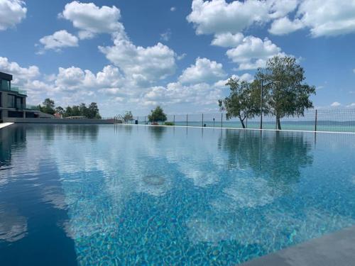 Golden Beach Luxury Apartman — 4-Star Luxury Hotel in Siofok, Hungary