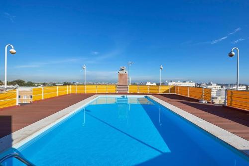 Modern apartment with garage and pool — 4-Star Luxury Hotel in Lisbon, Portugal