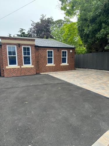 Newland Park Bungalow Near Hull Uni Free Parking Free Wi Fi — 4-Star Luxury Hotel in Kingston Upon Hull, United Kingdom