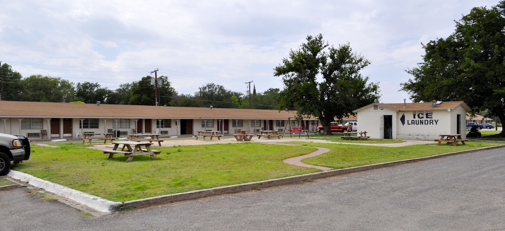 Andrews Motor Inn - photo 29