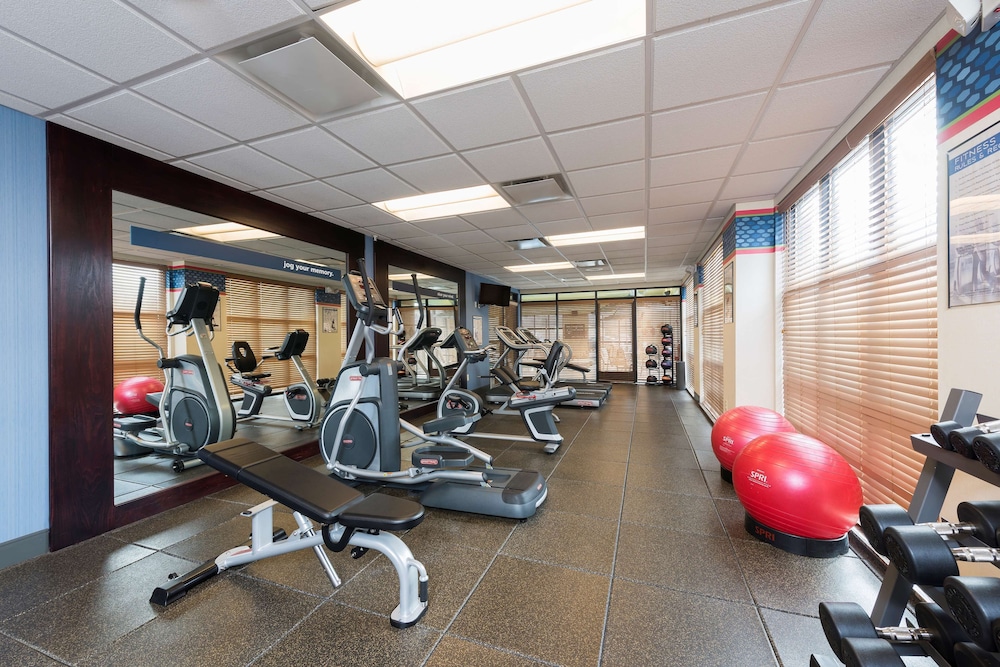 Hampton Inn Detroit Roseville - photo 26