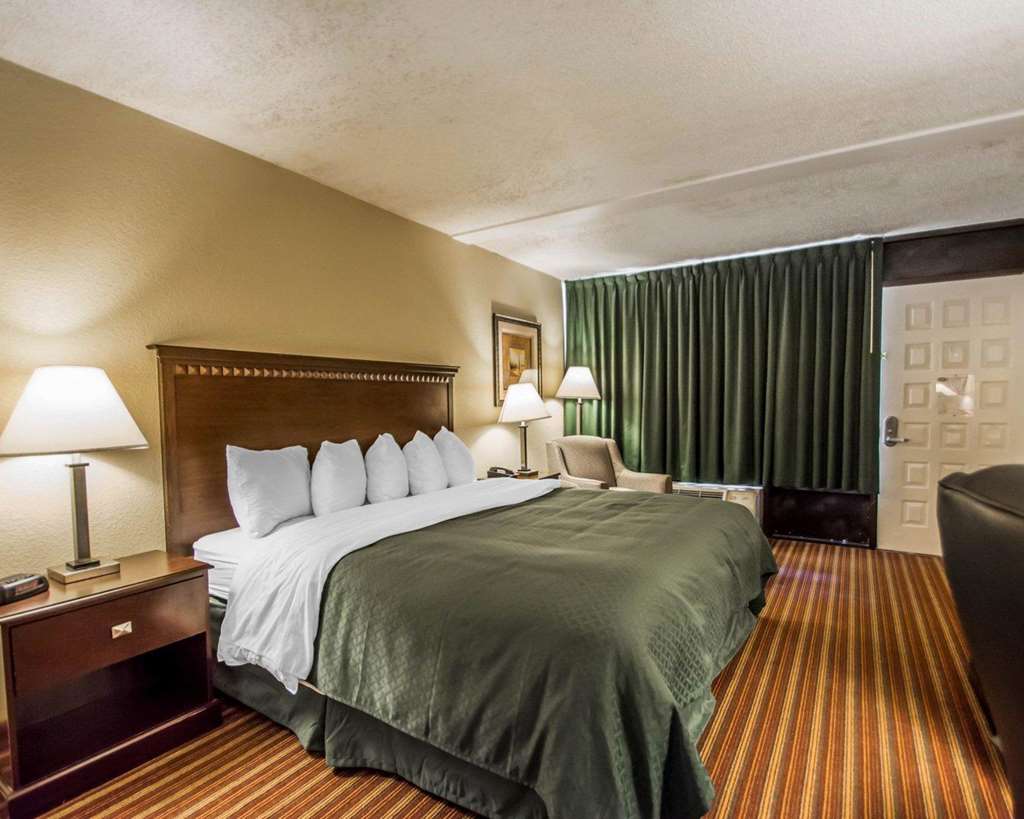 Quality Inn & Suites at Tropicana Field - photo 18