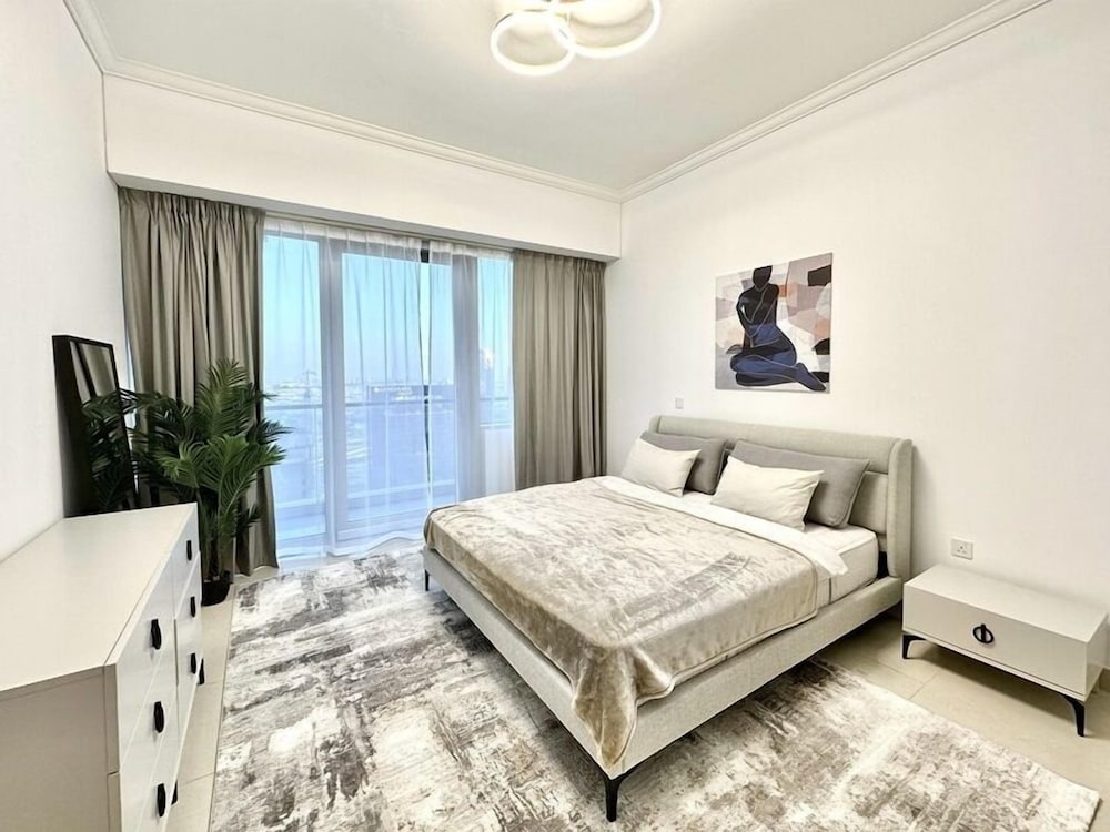 Charming 1BR Ocean Heights — 4-Star Luxury Hotel in Dubai, United Arab Emirates