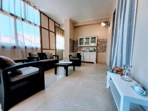 Il Sole Sul Mare a 100 M Dal Lungomare di Stazzo in Acireale, Italy