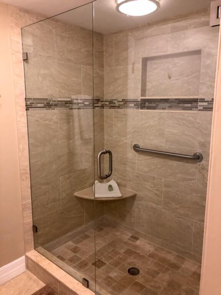 Santa Maria Harbour Resort 202 Weekly 2 Bedroom Condo by RedAwning - photo 15