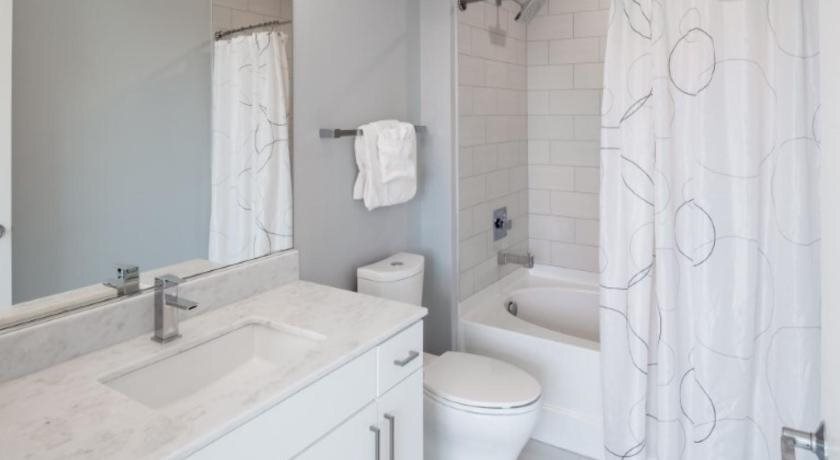 Global Luxury Suites At - photo 9