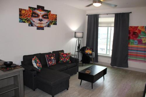 San Antonio Fiesta Condo on Riverwalk wKing Ste — 4-Star Luxury Hotel in San Antonio, United States